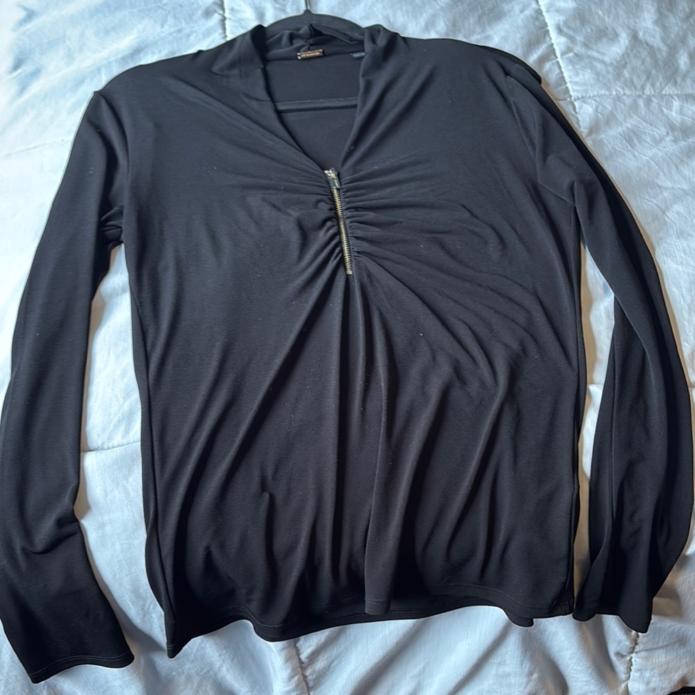 T Tahari Black Ruched Long Sleeve Blouse